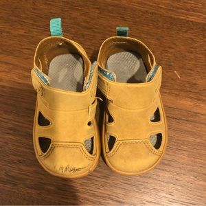 Ten little toddler sandal in brown size 4.5
